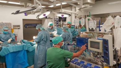 Photo of  أسيوط الجامعية نجاح عملية جراحية نادرة بوحدة الجراحات الميكروسكوبية 