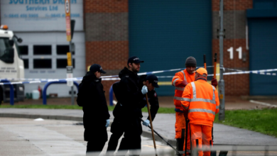 Photo of مقاطعة إسيكس البريطانية تواصل الشرطة عملها لتحديد هوية الضحايا